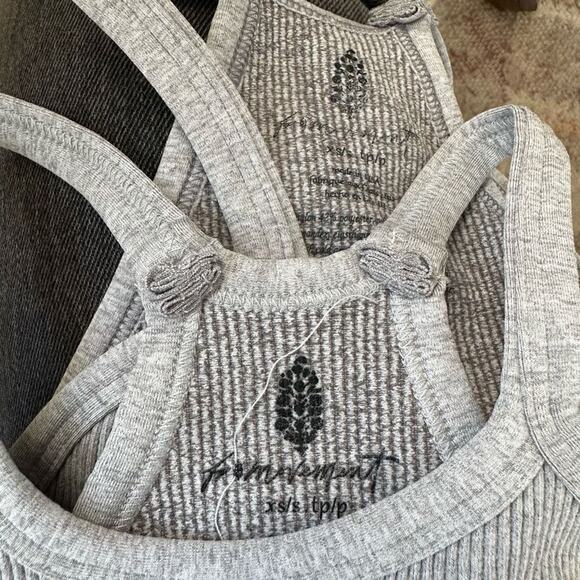 NWOT Happiness Runs Long Crop Tank in Grey, Size XS/S - Picture 7 of 8